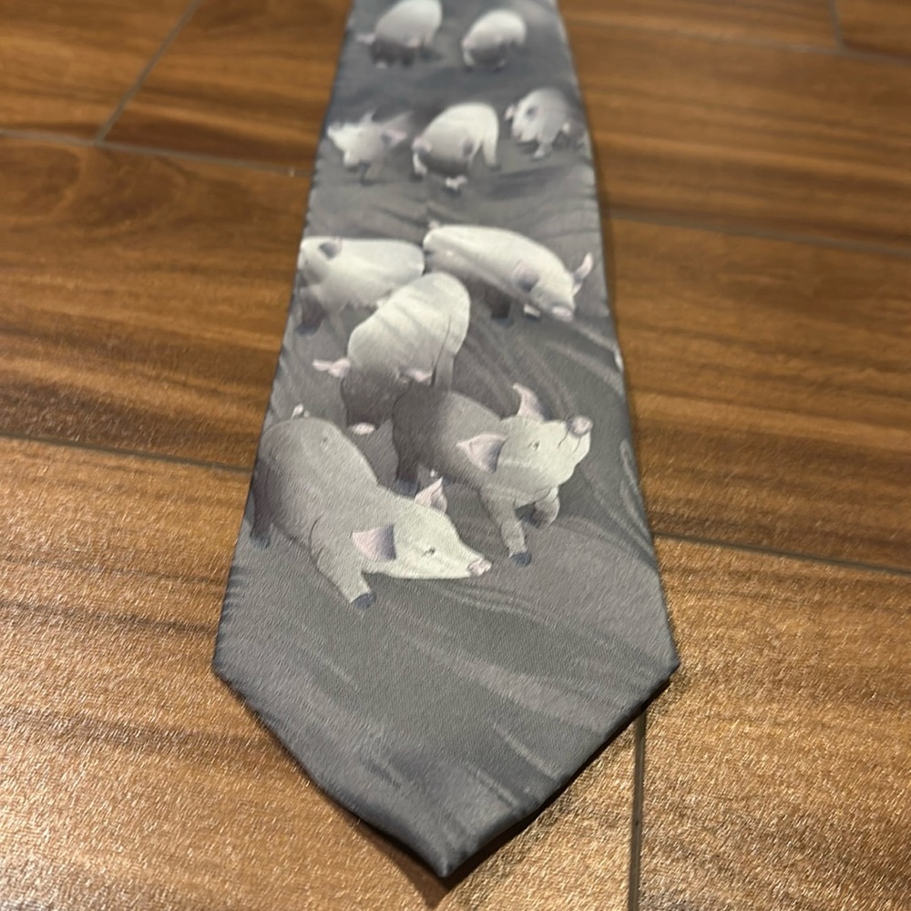 Frolicking Pigs necktie